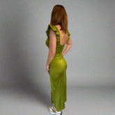 Oprijeta obleka z razporkom