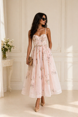 Midi obleka z metulji in korzetnim krojem – powder pink
